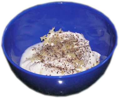 miseczka, jogurt naturalny typu greckiego, s�l, pieprz, czosnek